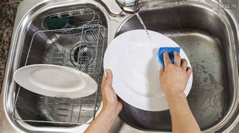 香港有碗没人洗，洗碗工月薪暴涨5万 - 知乎
