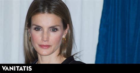 Los 5 vestidos más bonitos de la reina Letizia en el Premio Cerecedo (y ...