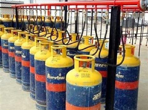 Commercial LPG Cylinder Costlier by ₹27.50 | Inflation Hits Holi