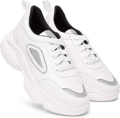 15 Best Running Shoes for Women in India [August, 2024]