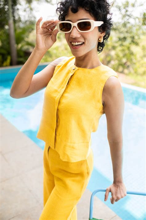 The Linen Sleeveless Shirt