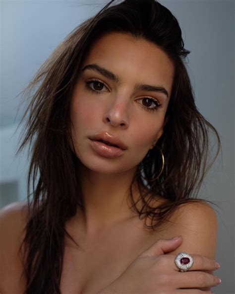 Emily Ratajkowski - Personal Pics 12/20/2018 • CelebMafia