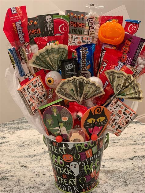 Treats and candy bouquet - Halloween | Candy gift baskets, Halloween ...