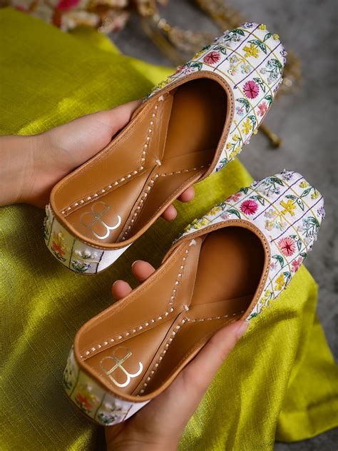 Buy All Types of Punjabi & Rajasthani Juttis/Mojaris for Women