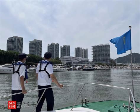 台风“暹芭”袭三亚：市区积水齐腰深，有市民划船出行_腾讯新闻