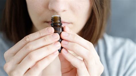Can't Smell Your Perfume Anymore? Let's Talk About Nose Blindness ...