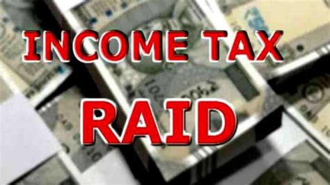 Income Tax Raid In Agra:गुलाब चंद्र लधानी की कोठी पर आयकर टीम का छापा ...