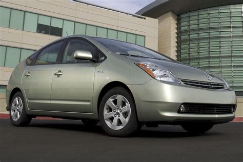 Why Are Thieves Targeting Old Toyota Priuses? | Edmunds