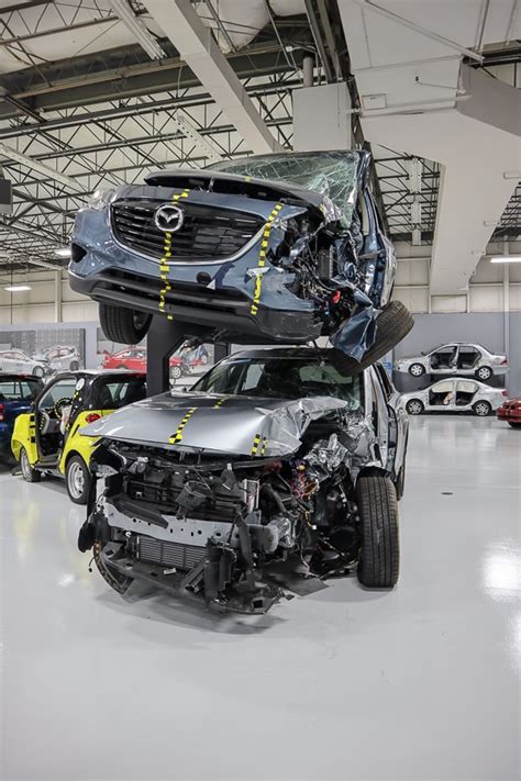 Ford Crash-Test IIHS 的图像结果
