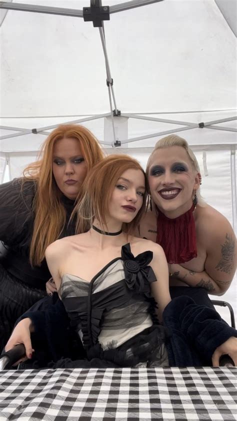 Pin de Maryellen Penland em Delirium of the Endless | Atrizes, Cantores ...