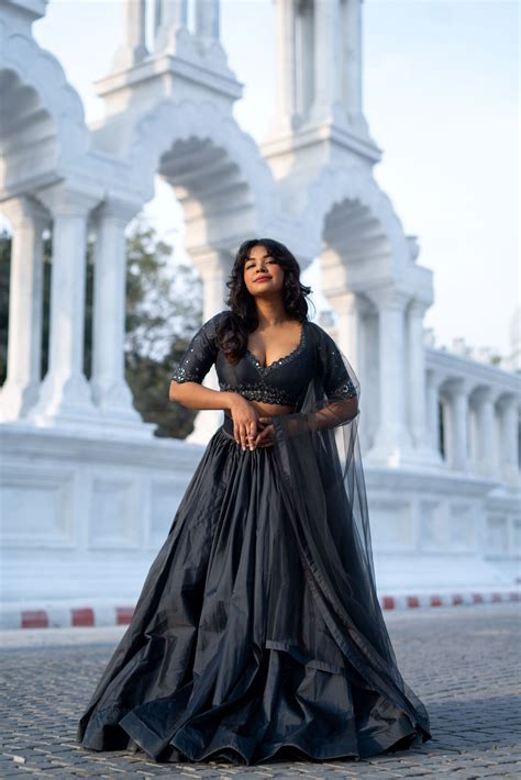 TCR BLACK MIRROR LEHENGA SET! – TheClothingRental