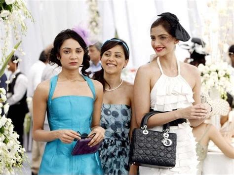 Are you a true fashionista? If yes, then correctly guess the fashion ...