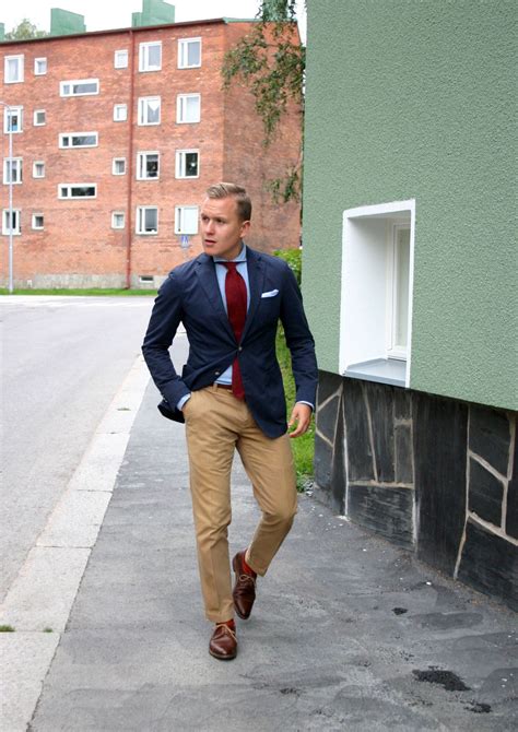 THE NORDIC FIT: Late August Tuesday | Khaki pants men, Mens outfits ...