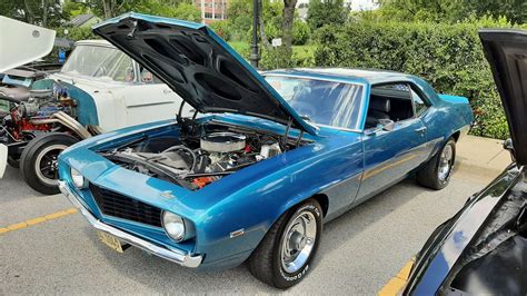 Tree (Chicago pronunciation) Guys Pizza Car show pics - Itasca ...