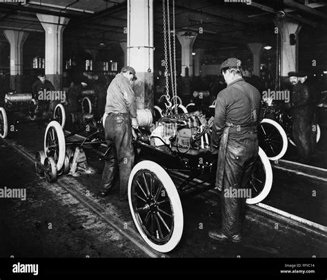 Ford Factory Assembly Line 的图像结果