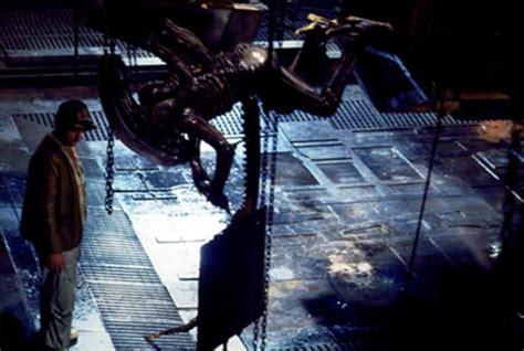 Alien Behind 的图像结果