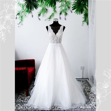 906BY04W04 Harina Deep V scallop lace A line soft tulle low V back - That White Dress Bridal ...