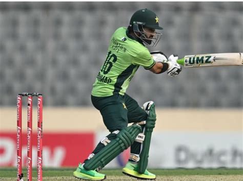 "You are only ever learning..." – Ahmed Shehzad Slams Mohammad Rizwan ...
