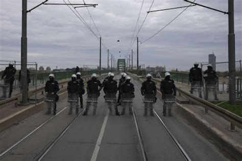 Stefanović (SSP): Aktivisti zauzeli Stari savski most iako je policija ...
