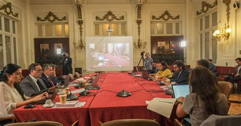 El cara a cara de los expertos encargados del sistema político para ...