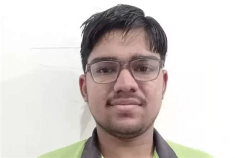 Despite scoring 300/300, JEE Main Topper Wants to Retake Exam, Says 'It ...
