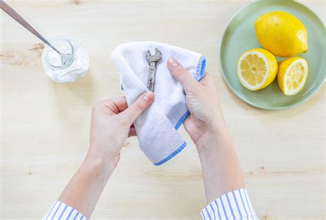 How to Clean Rusty Tools 的图像结果