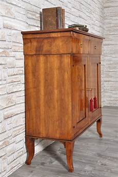 credenza in noce massello credenza realizzata artigianalmente in stile impero con un credenza in noce massello credenza realizzata artigianalmente in stile impero con un