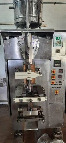 Robots Packing Water Machine 的图像结果