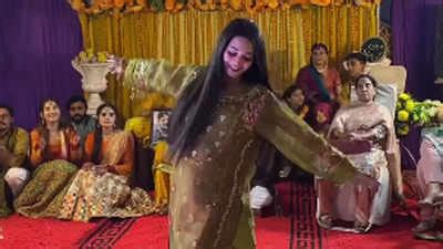Watch: Pakistani woman grooving to old Hindi song has internet drooling ...