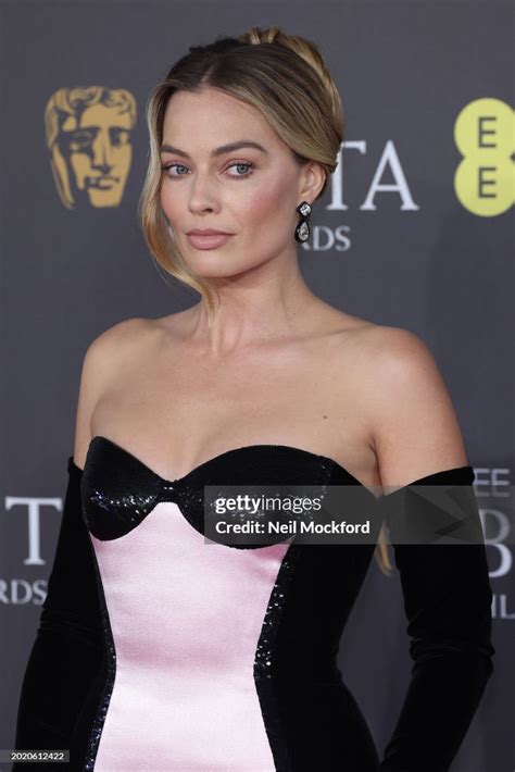 LONDON, ENGLAND - FEBRUARY 22: Gracie Abrams attends the 2026 EE BAFTA Film Awards at The Royal Fest