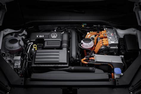 2015 Volkswagen Passat GTE is a Plug-in Hybrid Debuting in Paris