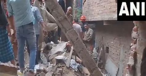 Seelampur building collapse: 8 injured, including infant; rescue ...