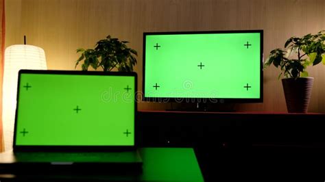 Green Tube Computer Screen 的图像结果