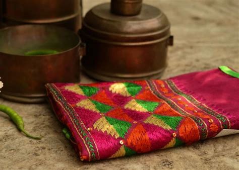 14 Different Types of Traditional Sarees of Different States in India