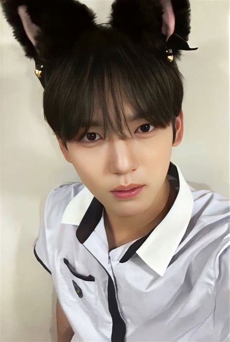 Pin by 🤍 on 유진 | Photocard, Photo cards, Scan