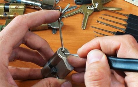 Gerber Lock Picking Tutorial 的图像结果