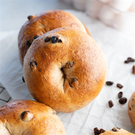 Cinnamon Raisin Bagels - Cooking With Karli