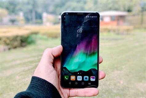 LG V30 Review: A Month Later And It Still Lacks Imagination