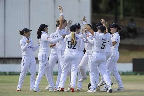 England romp to 286-run victory as Bell chimes in South Africa collapse