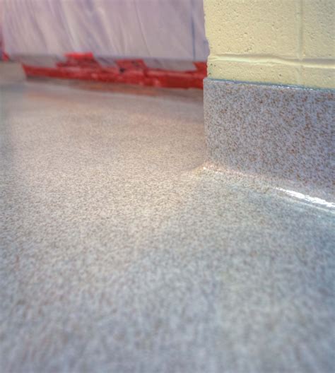 DESCO FLOOR LASTS FOR OVER 30 YEARS IN A HOSPITAL - Desco