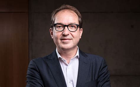 Dobrindt für "Paradigmenwechsel der Altersversorgung" - Häusliche Pflege