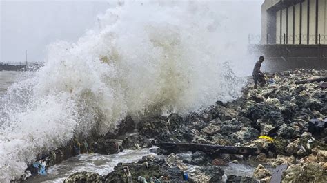 Cyclone Ditwah: Cyclonic Storm Nears Tamil Nadu, Flights Disrupted ...