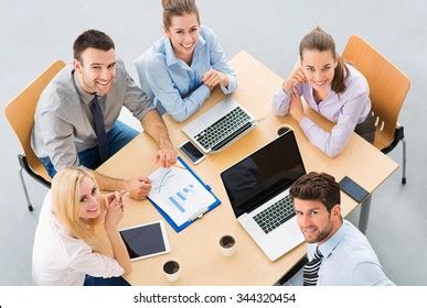 Business People Meeting Table 的图像结果