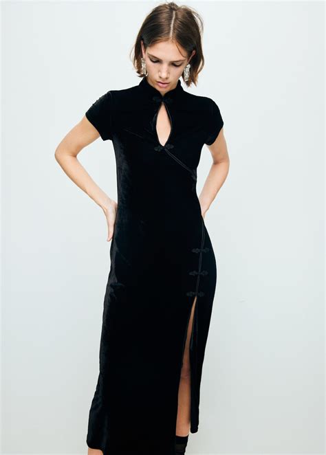 Velvet dress with toggle fastenings and slit - Women | MANGO Kosovo