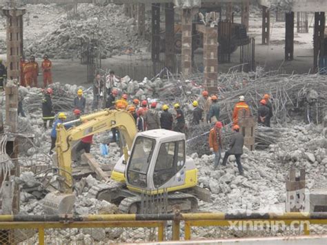 上海建筑工地发生坍塌事故致2死3伤(组图)_新闻中心_新浪网