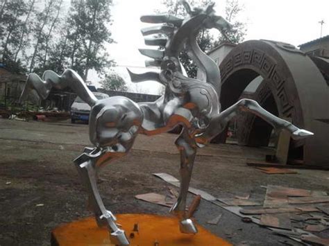 动物不锈钢镂空马雕塑 -宏通雕塑