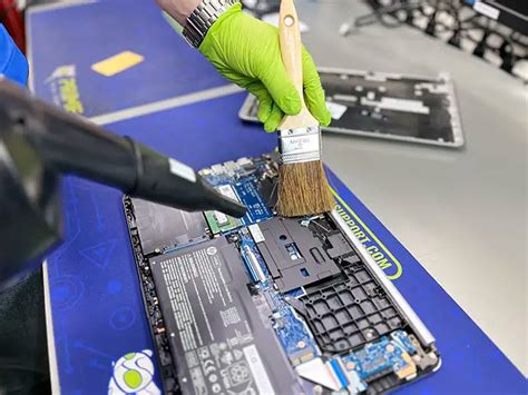 Computer maintenance Computer Cleaning 的图像结果