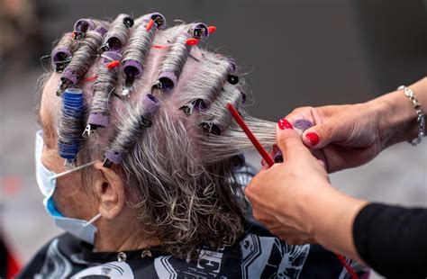 Ostbelgische Friseure kämpfen für zeitnahe Wiedereröffnung - GrenzEcho