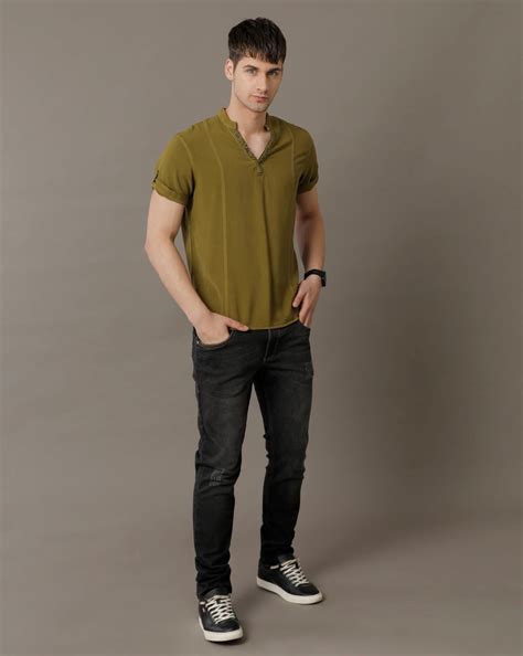 IDENTITI Men Slim Fit Mandarin Collar Solid Shirt In Dk.Green.
