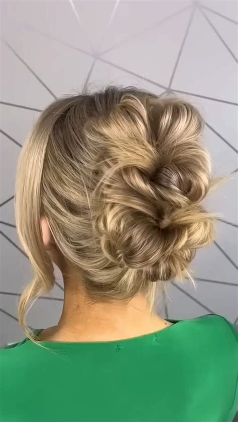 Hairstyle Ideas on Instagram: "Easy style for short hair!💚" | Easy hair ...